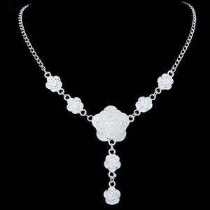 Womens White Flower Silver Tone Necklace